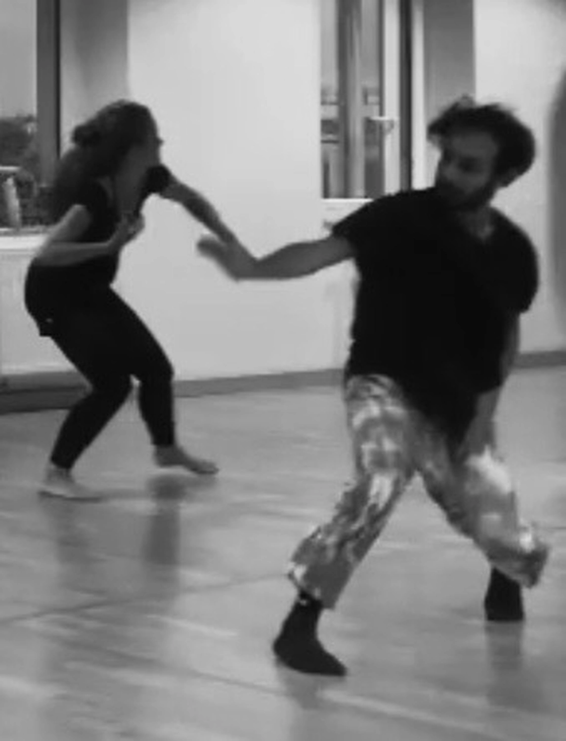 Claudi Schulz -  Tanz- und Bewegungstherapeutin, Kunsttherapeutin und psychologische Beraterin - Menschen tanzen