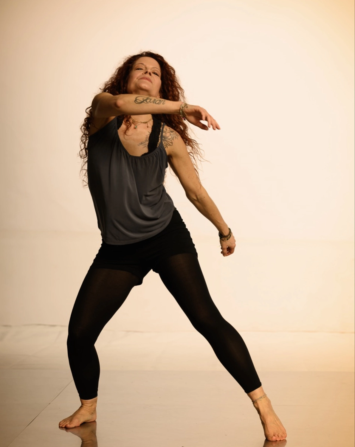 Claudi Schulz -  Tanz- und Bewegungstherapeutin, Kunsttherapeutin und psychologische Beraterin - Tanzen